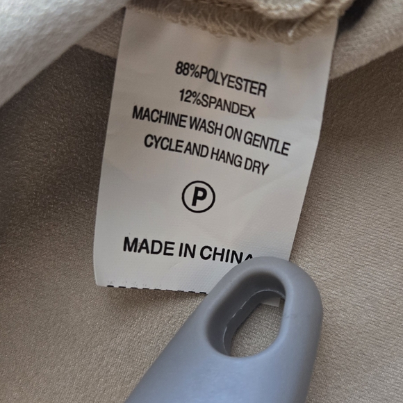 Marie Oliver Cream Top  Suede-feeling Short Sleeve Sz. Xs Fit Large #0020 - Picture 7 of 7